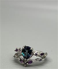 10K WHITE GOLD SYNTHETIC ALEXANDRITE AND AMETHYST RING SET 3.9 GRAMS, SIZE: 6.5